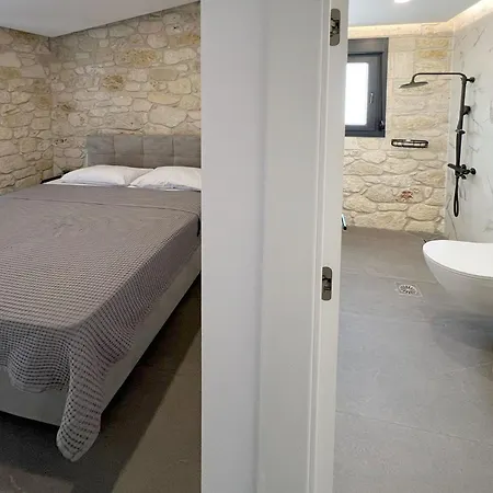 Lithos: 2-bd With Private Pool