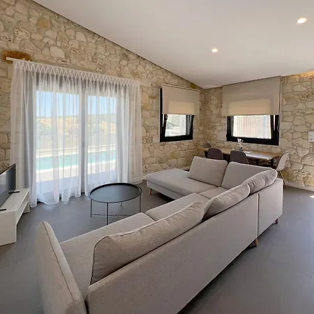 فندق Lithos: 2-bd With Private Pool 3*