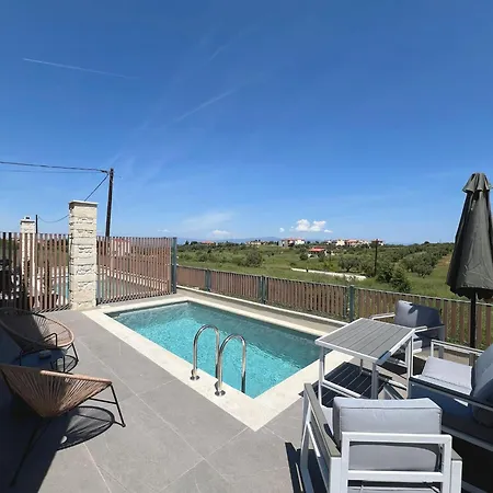 Lithos: 2-bd With Private Pool 3* Néa Fókaia